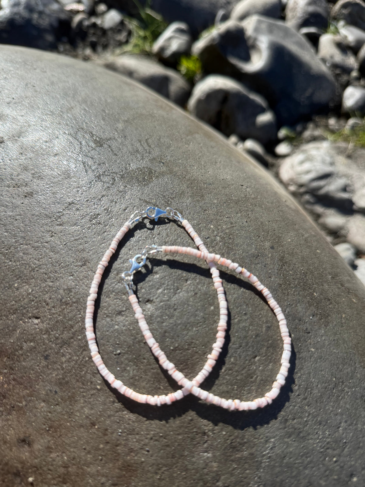 Cut shell bracelet light pink